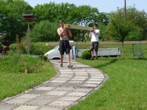 Jungs bei der Arbeit